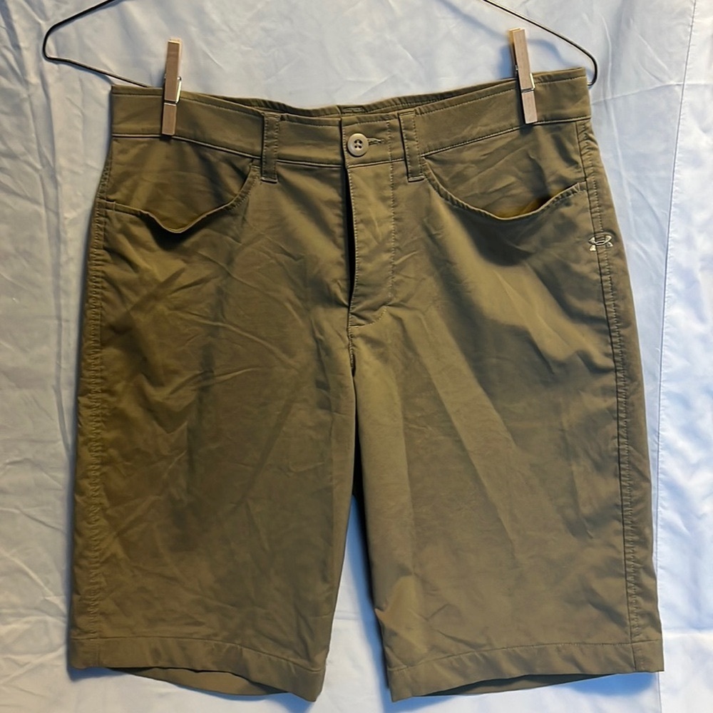 Under Armour Loose Heat Gear Khaki Shorts